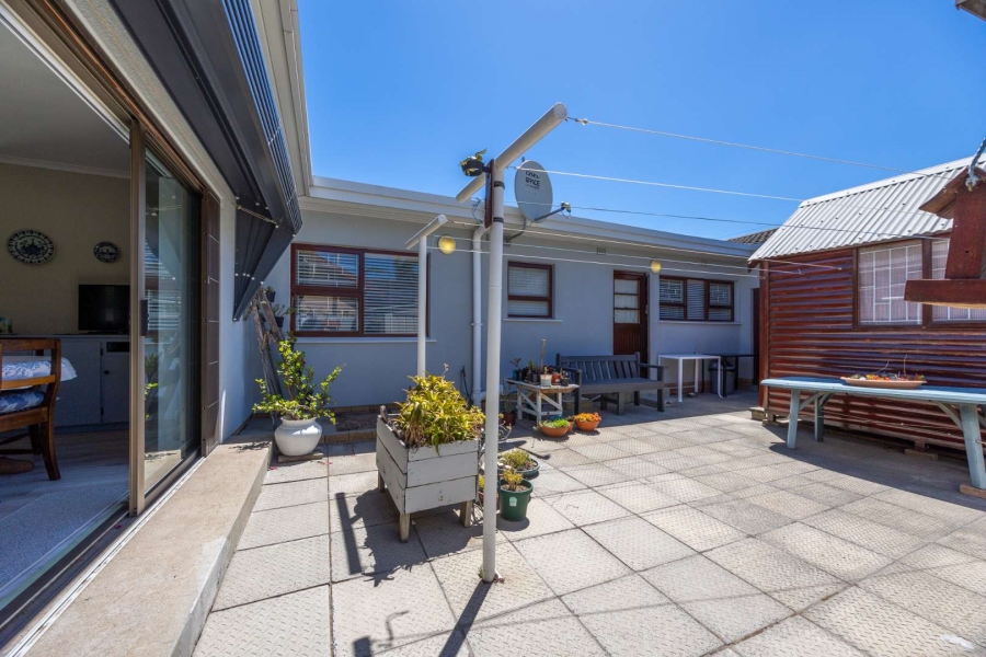 6 Bedroom Property for Sale in Goodwood Estate Western Cape